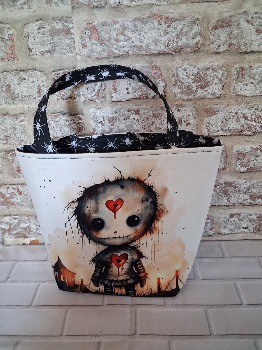 SPOOKY HANDMADE HALLOWEEN TRICK OR TREAT BAG