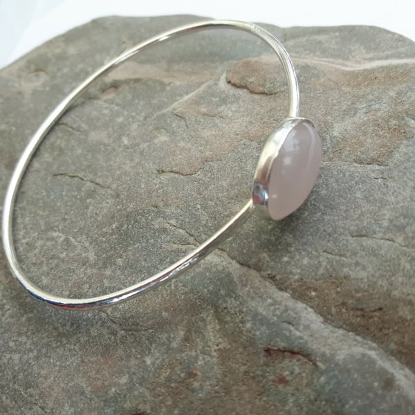 Silver Bangle with rose quartz gemstone 