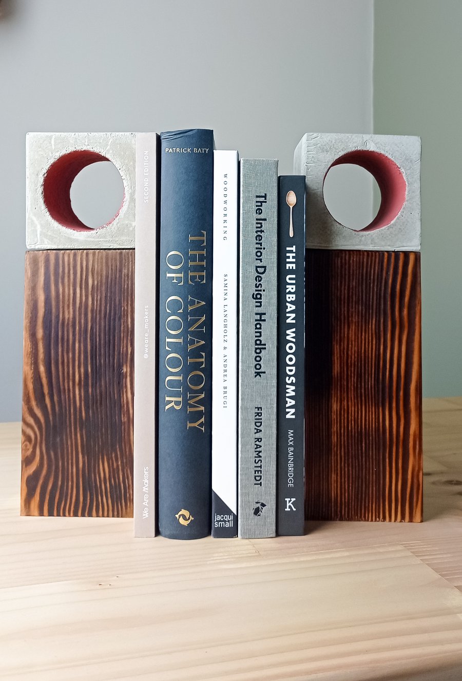 Wooden bookends - Bookends from reclaimed wood - Wood and concrete bookends