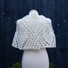 Chunky hand knit lace shawl in ivory 100% wool - design SB168