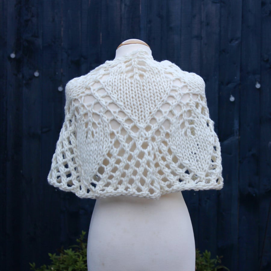 Chunky hand knit lace capelet in ivory 100% wool - design SB168