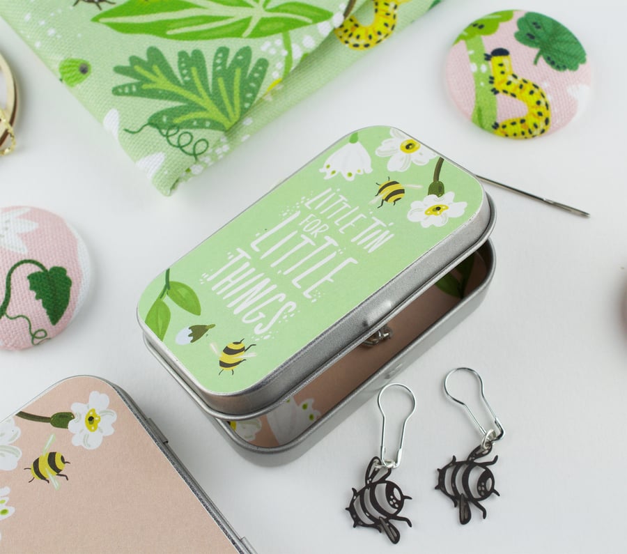 Small Sewing Tin & Needle Minder
