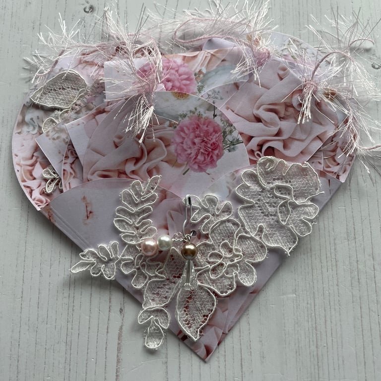 Ephemera - Lace Heart Pocket by Carolee Crafts PB8 - 0032
