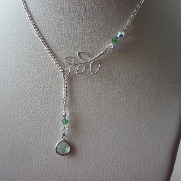 ERINITE, AB CRYSTAL AND SILVER LARIAT DESIGN NECKLACE.  1110