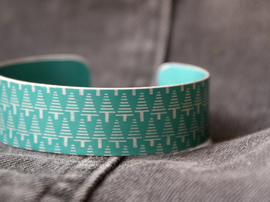 Geometric tree pattern cuff bracelet jade green