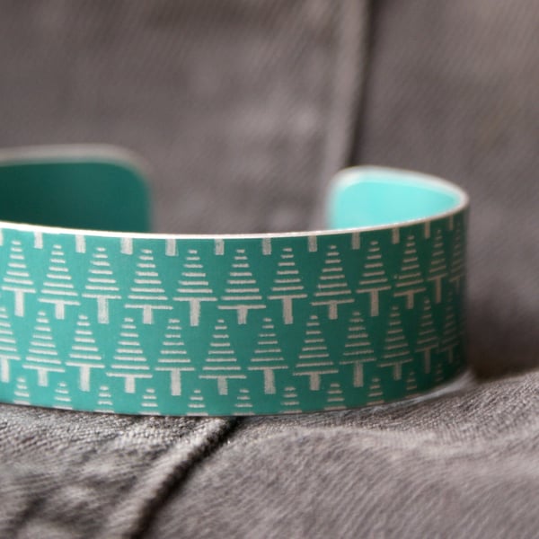 Geometric tree pattern cuff bracelet jade green