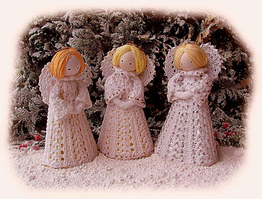 LITTLE CHRISTMAS ANGELS toy knitting pattern