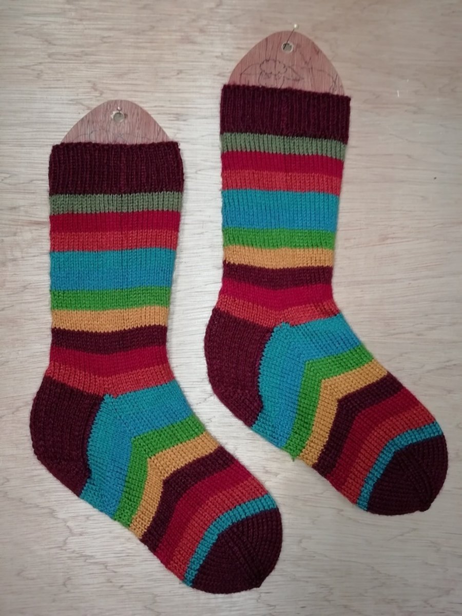 SALE: hand knitted cosy socks SMALL size 4-5 