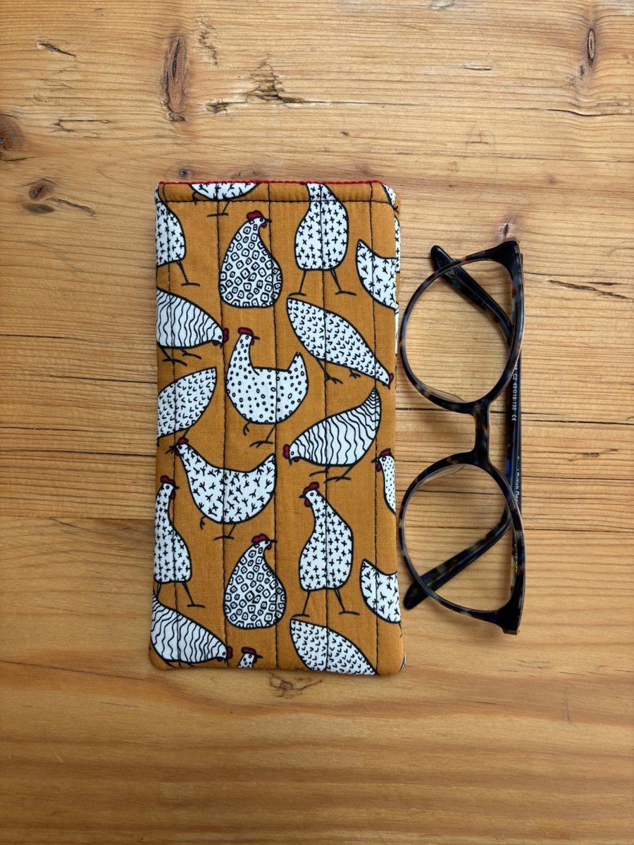 Hen Print Quilted Fabric Glasses Case