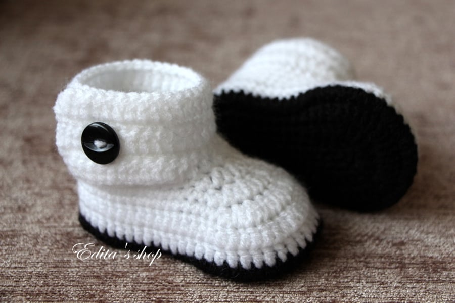 Crochet baby booties, shoes, boots, size 3-6 months, gift