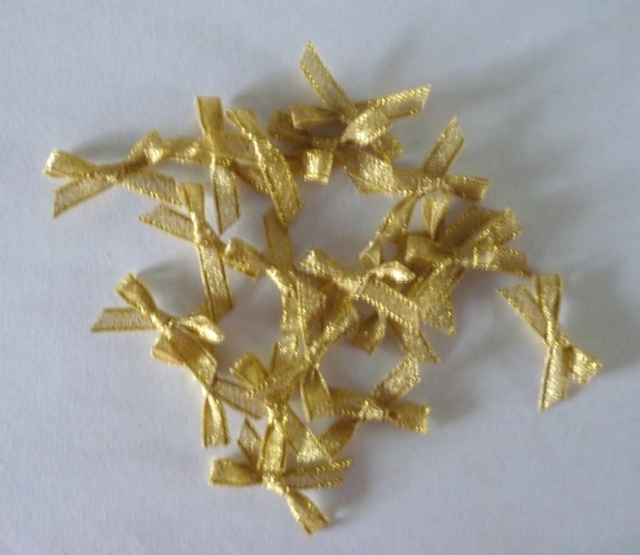 Small Gold Lame Bows Ideal For Card Makers    REDUCED TO CLEAR