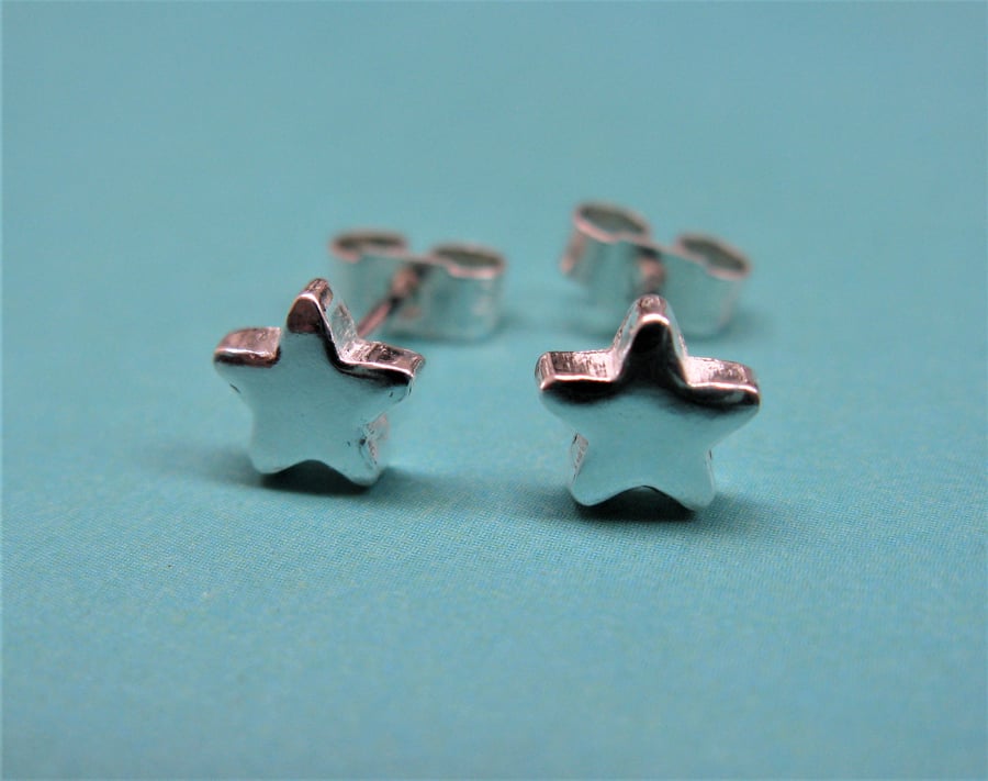 Tiny star earrings in fine silver