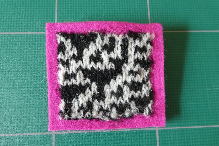 Rule 30 brooch - pink, square, needle felted.
