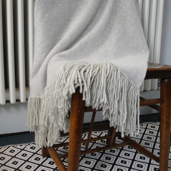 Throw blanket - runner - knitted in lambswool - grey with fringe