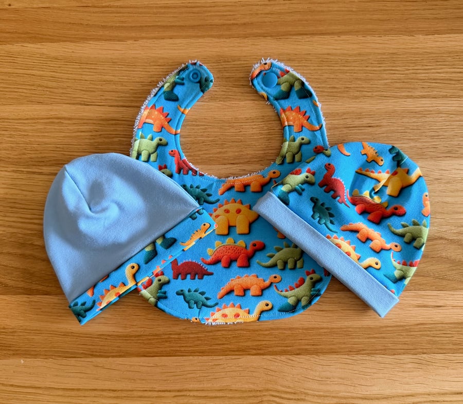 Newborn Baby Boxed Gift Set-Beanie Hats & Matching Bib-Dinosaur Design-BGS05