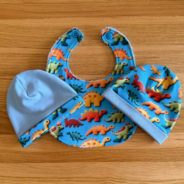Newborn Baby Boxed Gift Set-Beanie Hats & Matching Bib-Dinosaur Design-BGS05