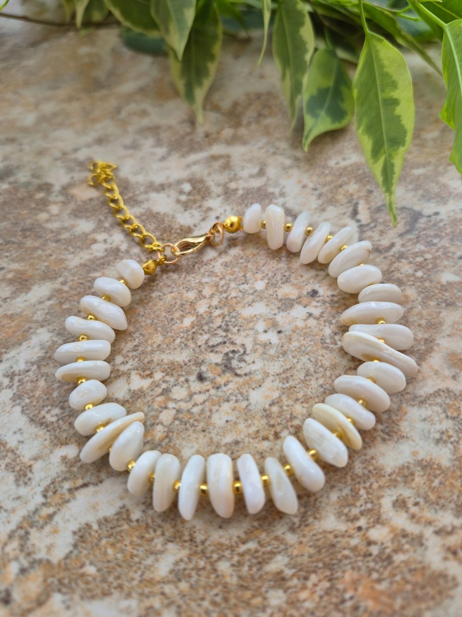 White Shell Chip Bead Bracelet 