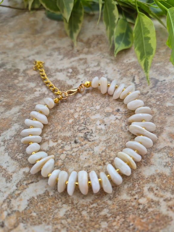 White Shell Chip Bead Bracelet 