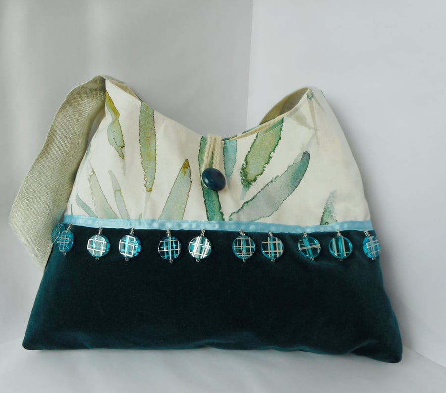 Recycled furnishing fabric shoulder bag in cream and teal
