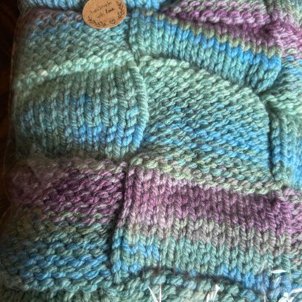 Beautiful baby blanket handknitted in Hayfield Spirit chunky