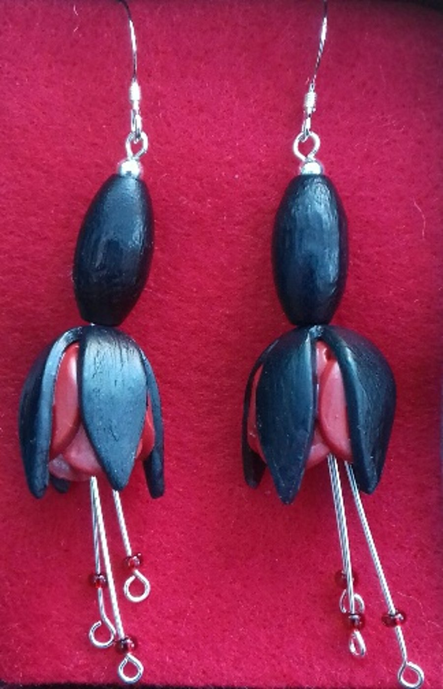 Fuchsia flower earring, black & red