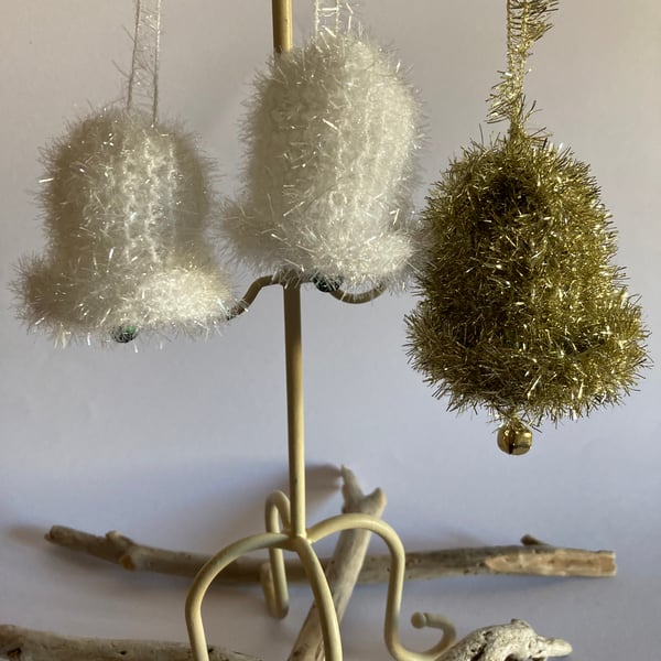 3 White and gold jingle bells