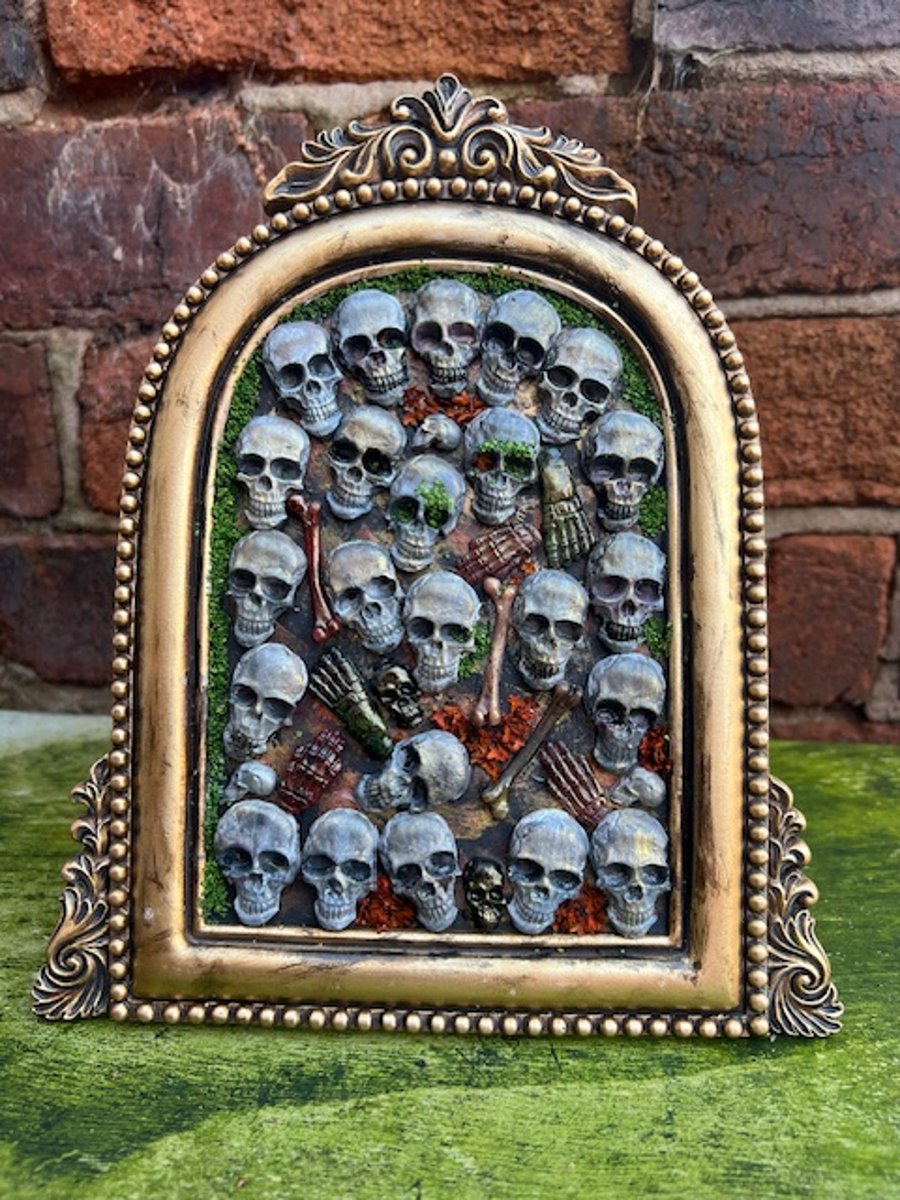 War of Skulls - Decorative Gothic Frame