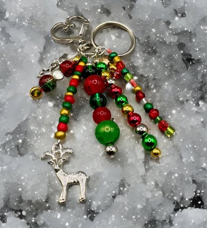 Christmas keyring in traditional festive colours, it can also be used as a bag .