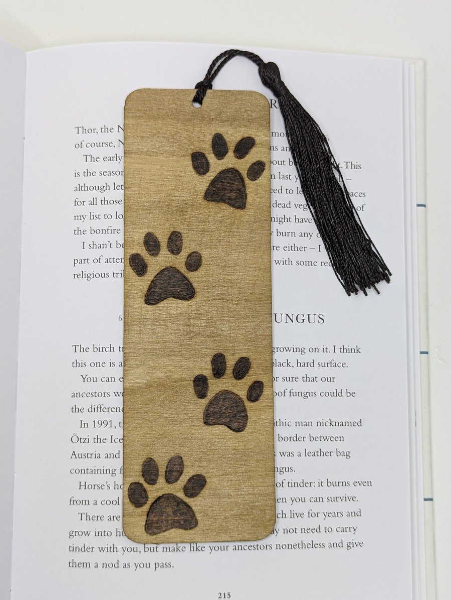 Wooden bookmark with pyrography paw print design, dog or cat lover gift, unisex