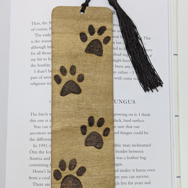 Wooden bookmark with pyrography paw print design, dog or cat lover gift, unisex