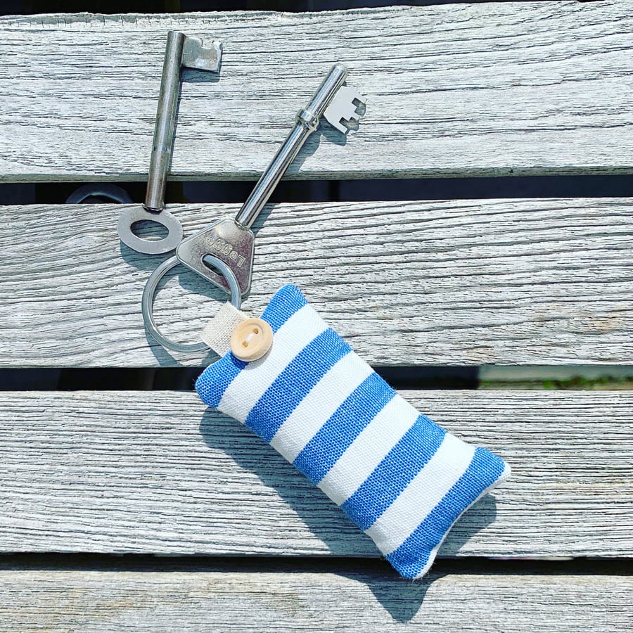 KEY RING - blue and white stripes