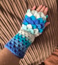 Size small Dragonscale Fingerless gloves 