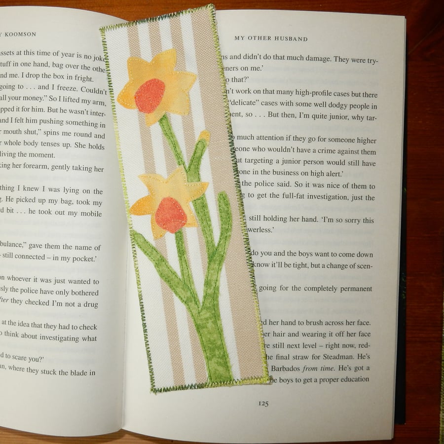 Bookmark with applique daffodils