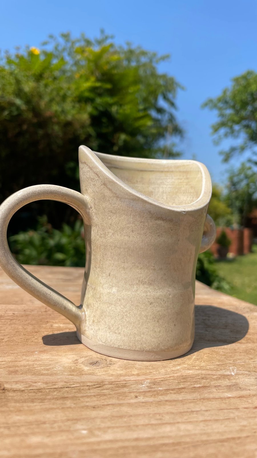 MadeWithMud DigniTEA Side Loop with Cut out (nose) Mug