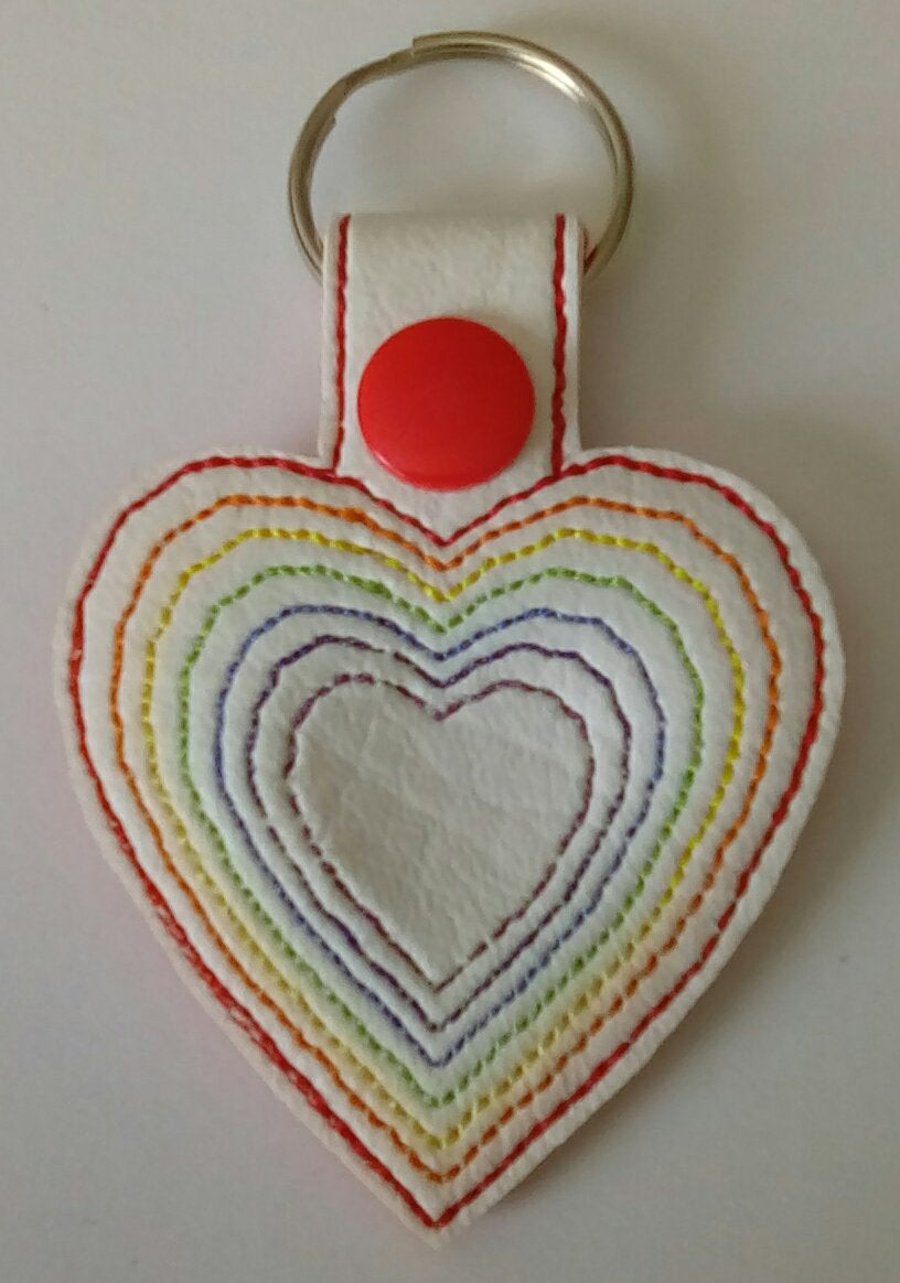 623. 7 colour lines rainbow heart keyring.