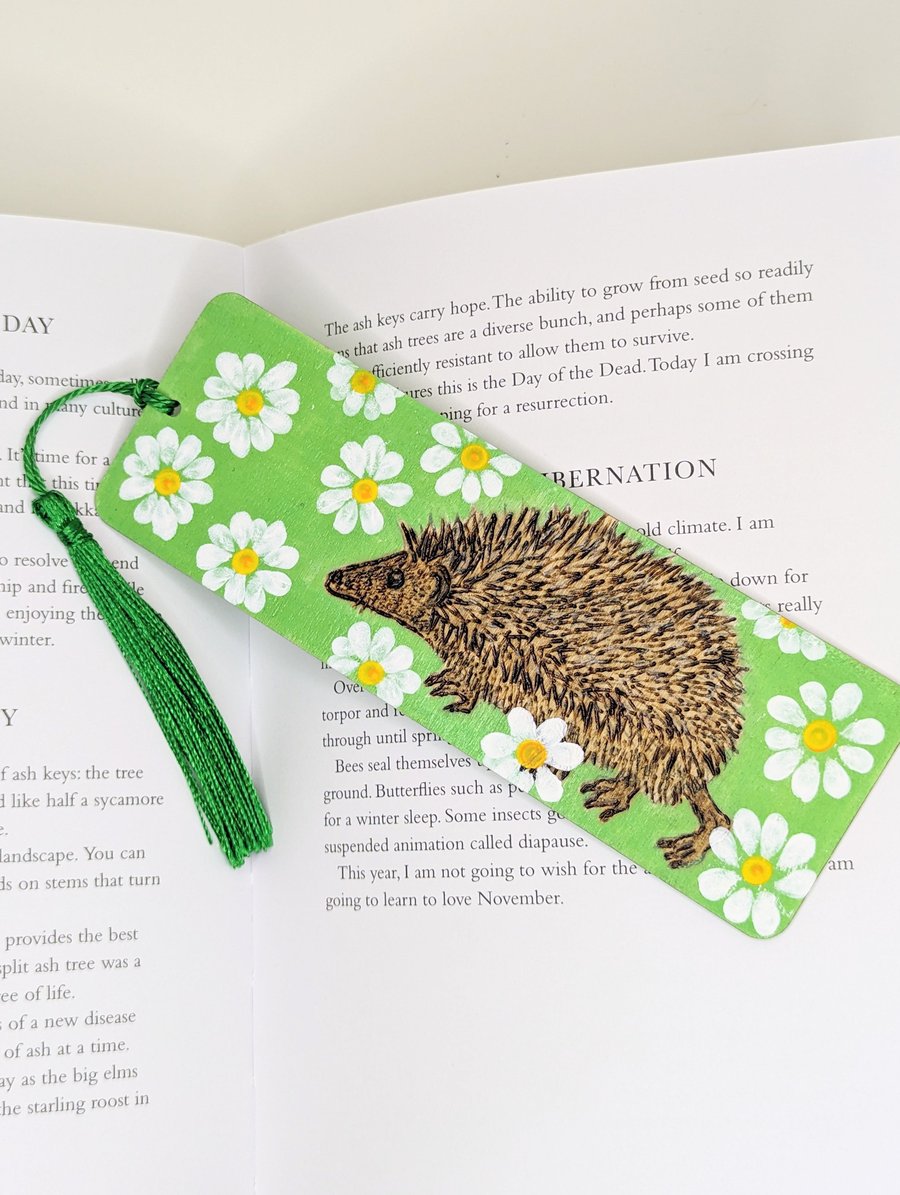 Hedgehog handburnt wooden bookmark, pyrography gift for a nature lover 