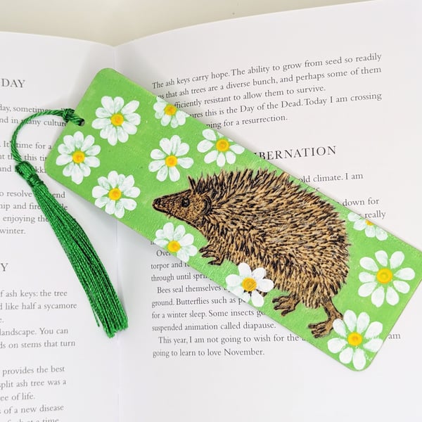 Hedgehog handburnt wooden bookmark, pyrography gift for a nature lover 