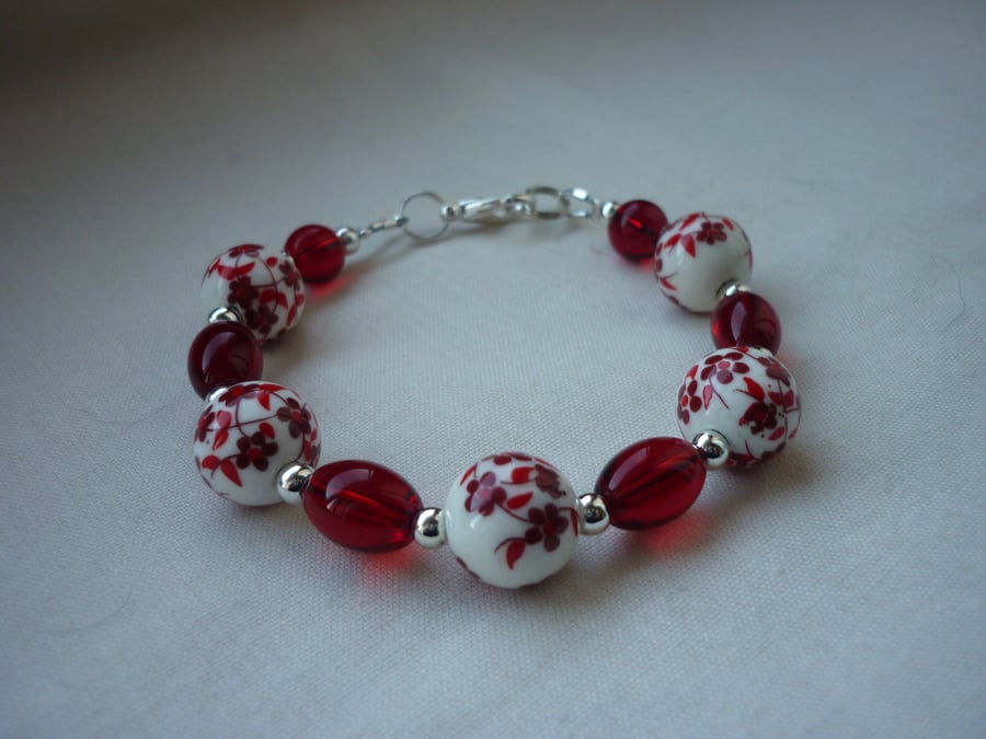RED, WHITE AND SILVER CERAMIC BEAD BRACELET  1075