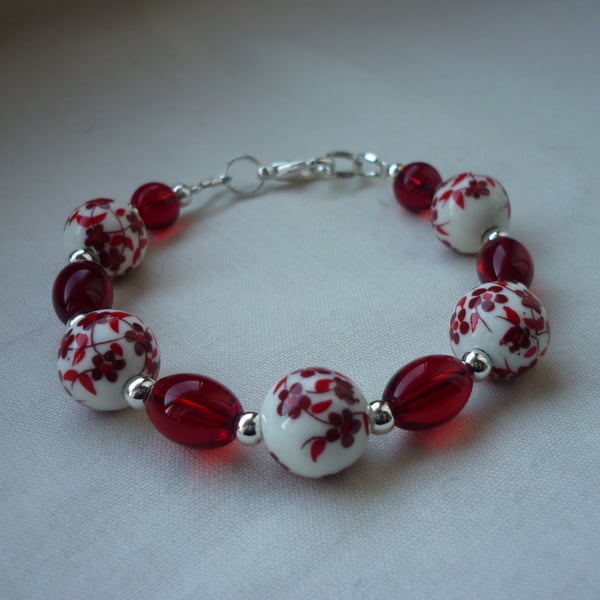RED, WHITE AND SILVER CERAMIC BEAD BRACELET  1075