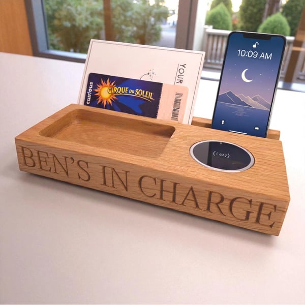 Oak Wireless Charging Desk Organiser – Personalised Valet Tray