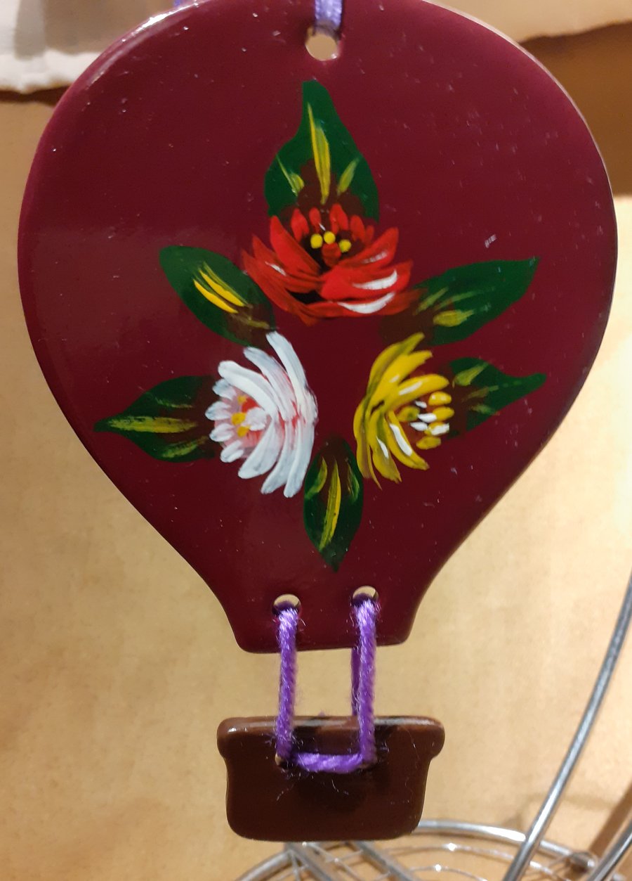 Ceramic hot air balloon hanging decoration with canal art style roses