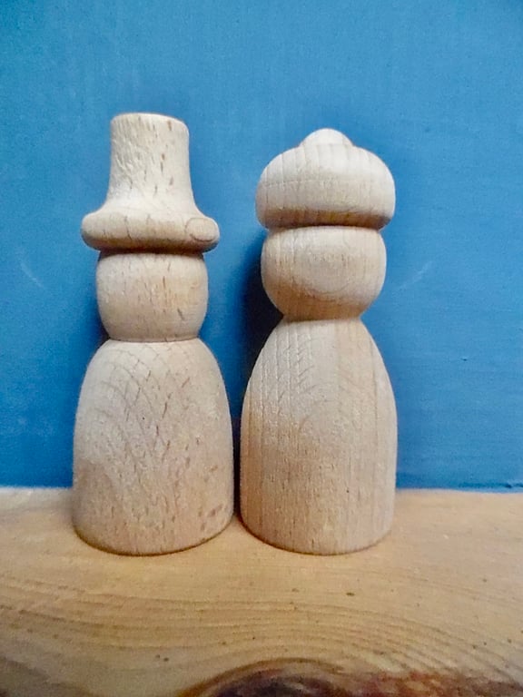  Rounded  body 7cm peg dolls Man and Lady beechwood  EN71 1-2-3 certified