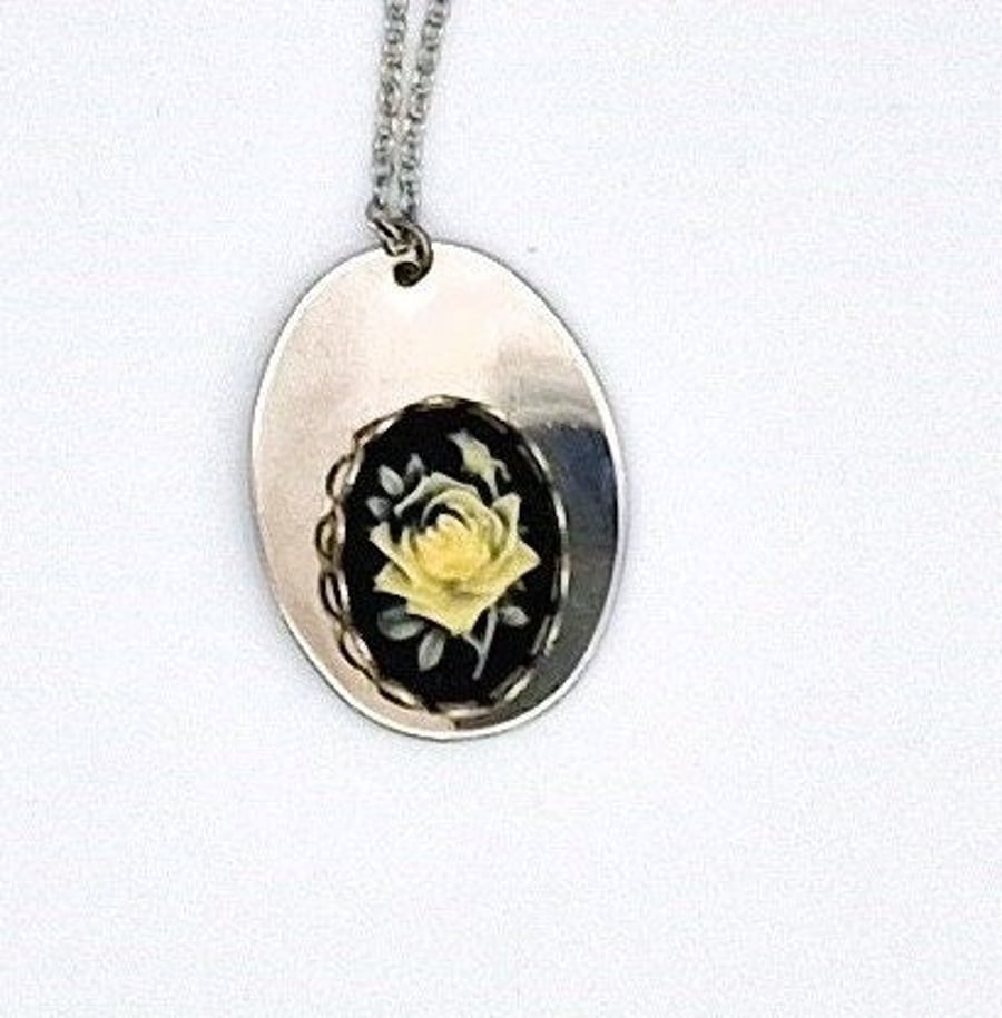 Rose Flower Resin And Stainless Steel Pendant And 18 Inch Stainless Steel Chain 