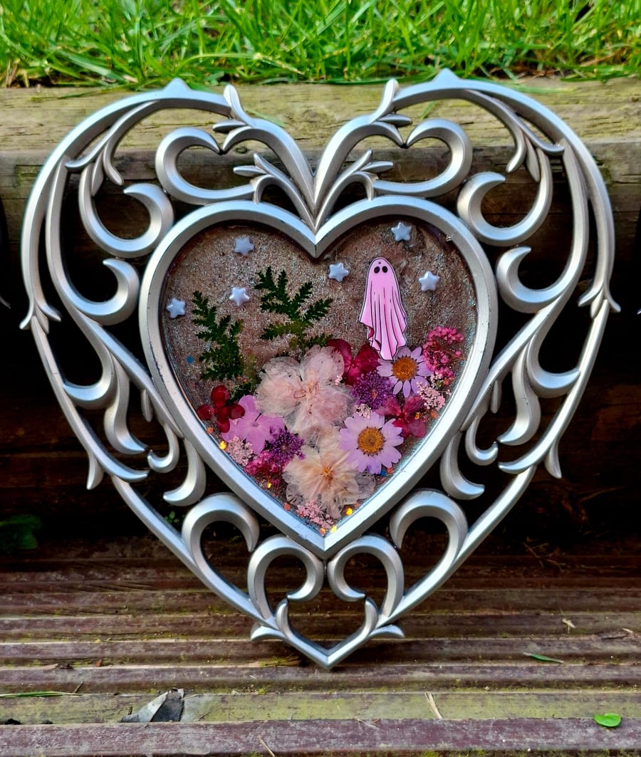 Unique Wall Heart Frame Resin Floral Gothic Spooky Witch Emo