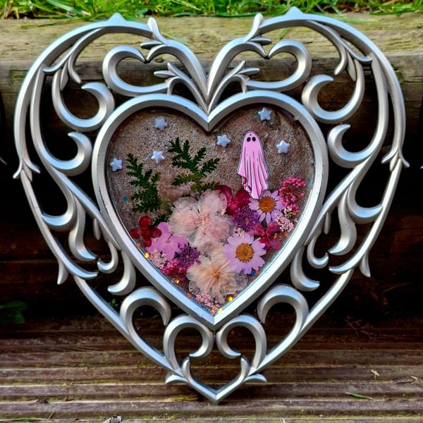 Unique Wall Heart Frame Resin Floral Gothic Spooky Witch Emo
