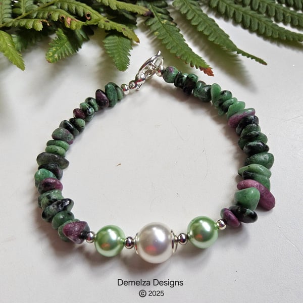 Ruby Zoisite & Shell Pearl Bracelet 