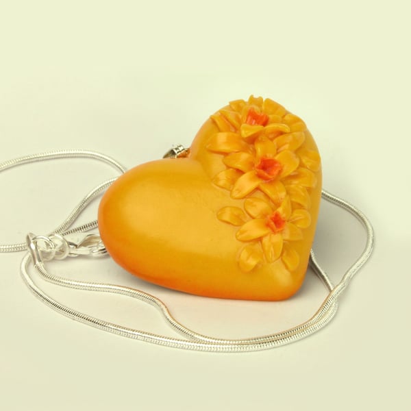 Calon y Cenyn Pedr (heart of the daffodil) necklace