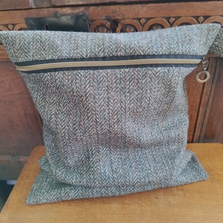 Herringbone woollen tweed wash bag