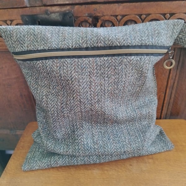 Herringbone woollen tweed wash bag