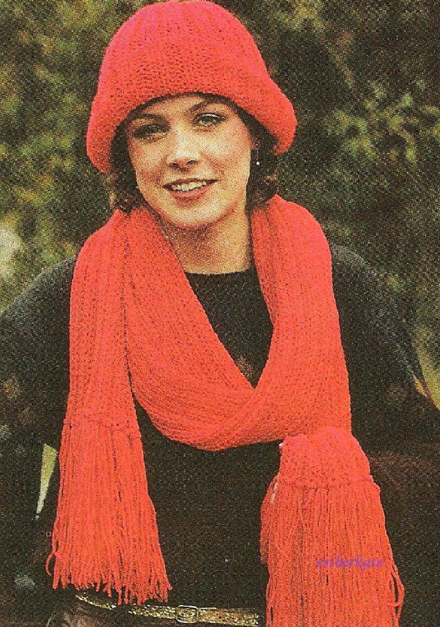 VINTAGE KNITTING PATTERN Ladies Scarves and Hats
